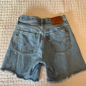 Levi’s 501 Mid thigh women’s shorts (luxor street light wash)